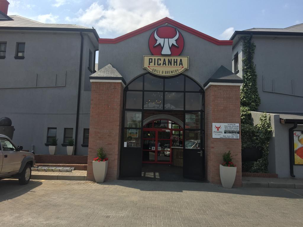 Picanha Grill Guest House & Events Venue Nigel Экстерьер фото